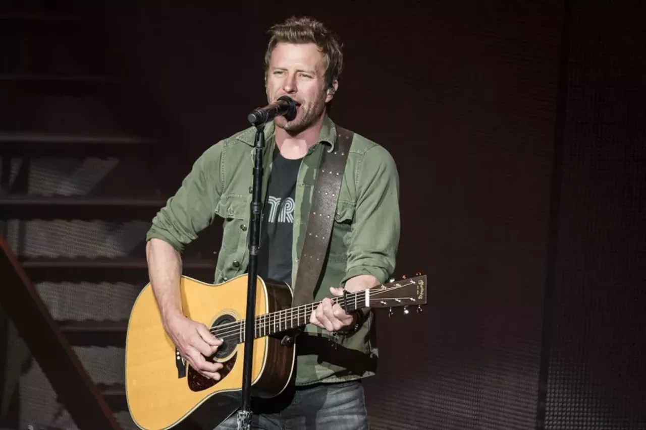 Image: 30 photos of Dierks Bentley performing at DTE Energy Music Theatre