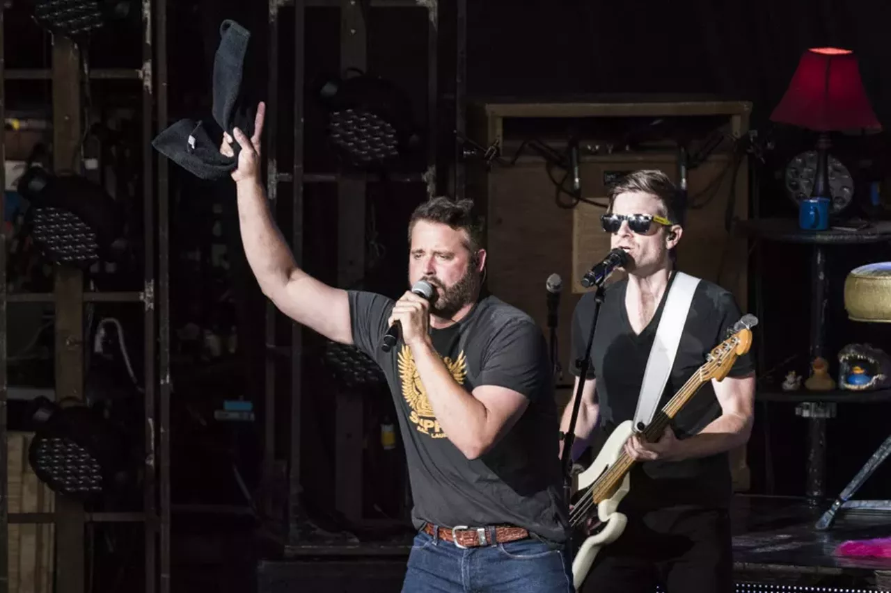 Image: 30 photos of Dierks Bentley performing at DTE Energy Music Theatre