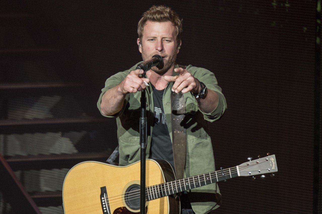 30 photos of Dierks Bentley performing at DTE Energy Music Theatre