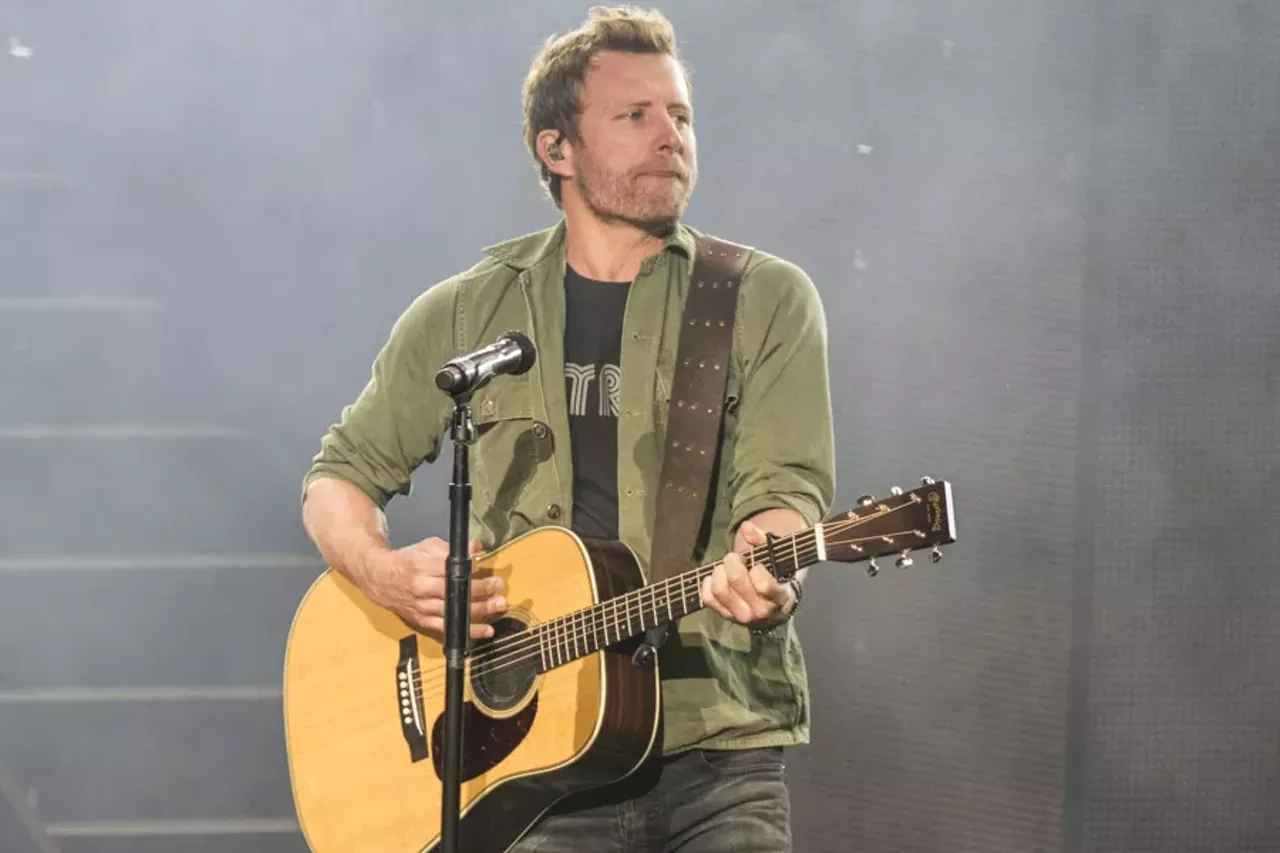 Image: 30 photos of Dierks Bentley performing at DTE Energy Music Theatre