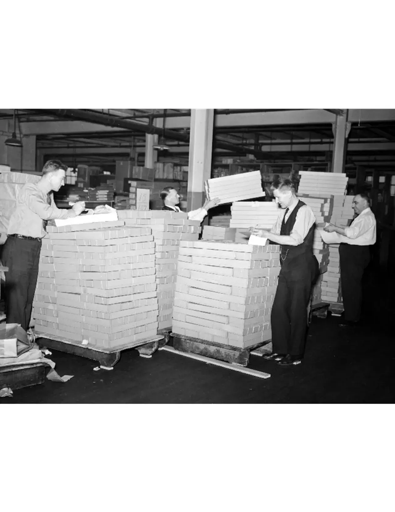 Crowds waiting to vote. (1959) All photos courtesy of Walter P. Reuther Library, Archives of Labor and Urban Affairs, Wayne State University