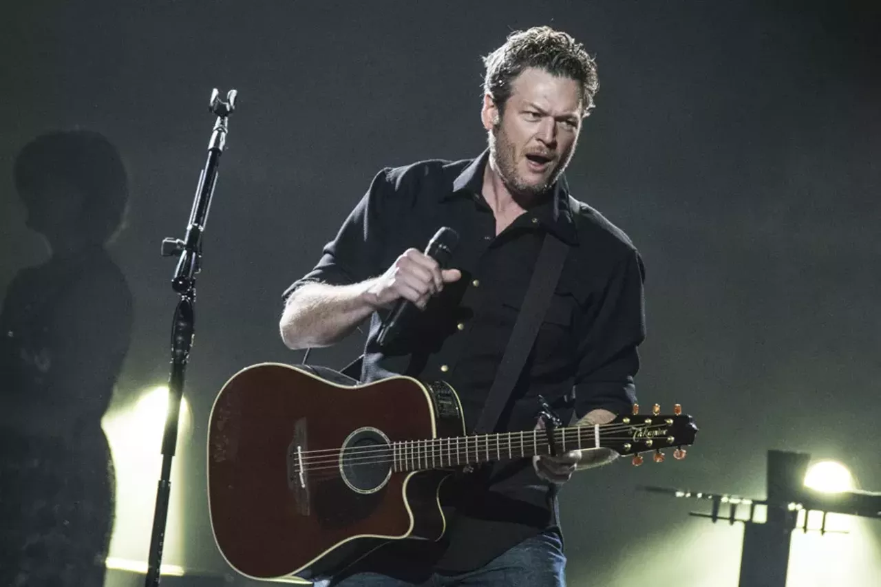 Image: 32 photos from Blake Shelton at The Palace
