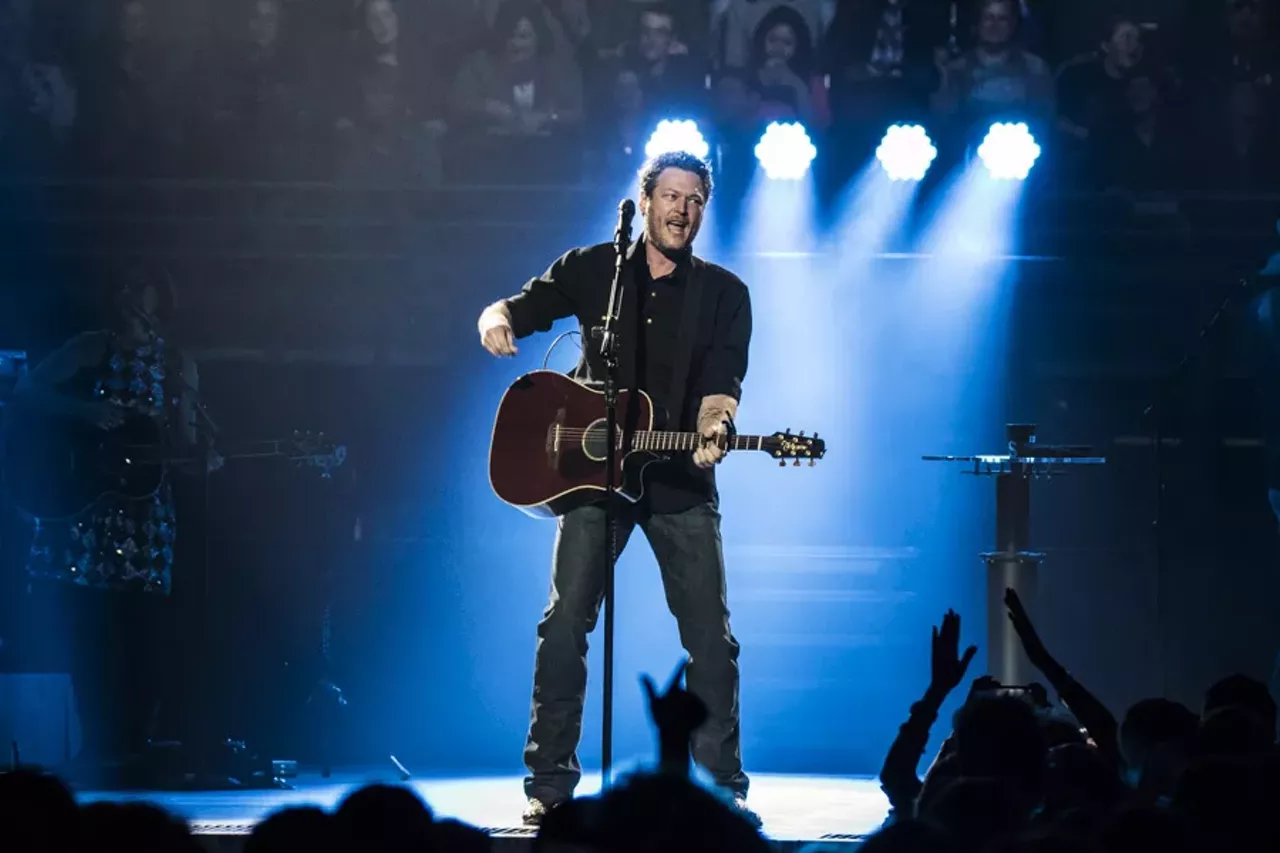 Image: 32 photos from Blake Shelton at The Palace