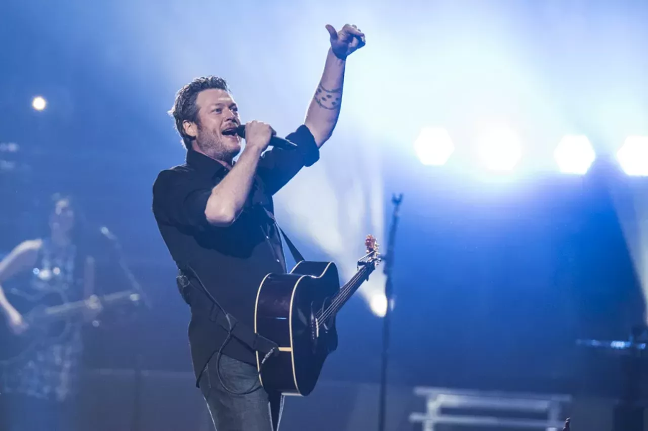 Image: 32 photos from Blake Shelton at The Palace