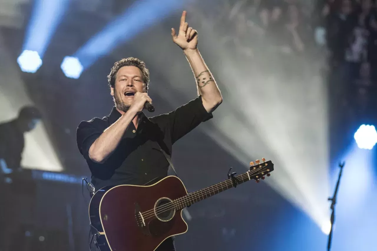 Image: 32 photos from Blake Shelton at The Palace