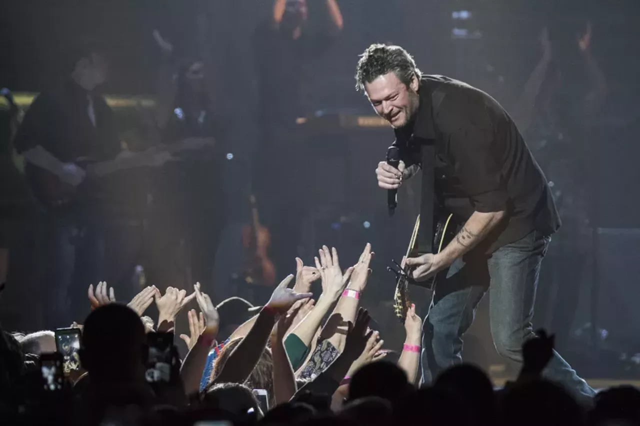 Image: 32 photos from Blake Shelton at The Palace