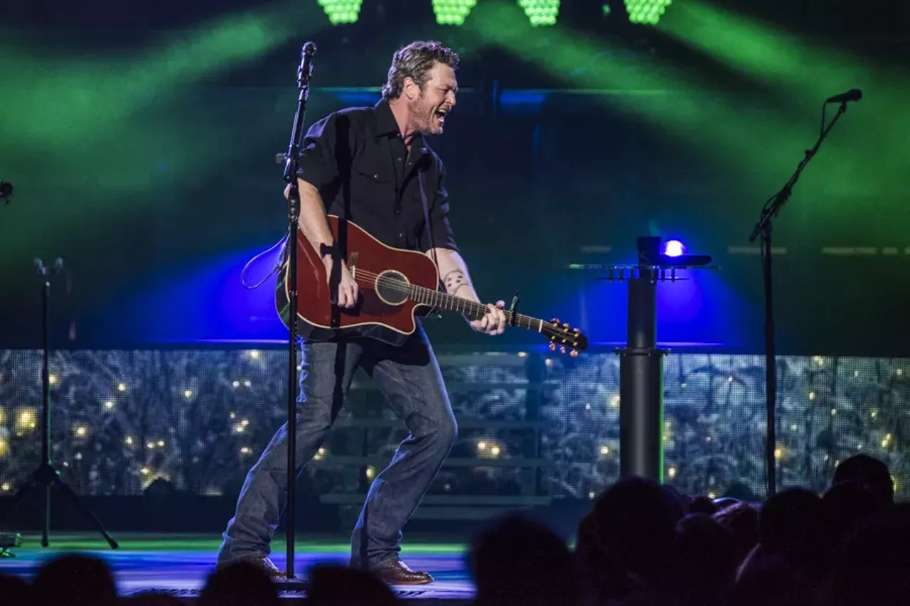 Image: 32 photos from Blake Shelton at The Palace