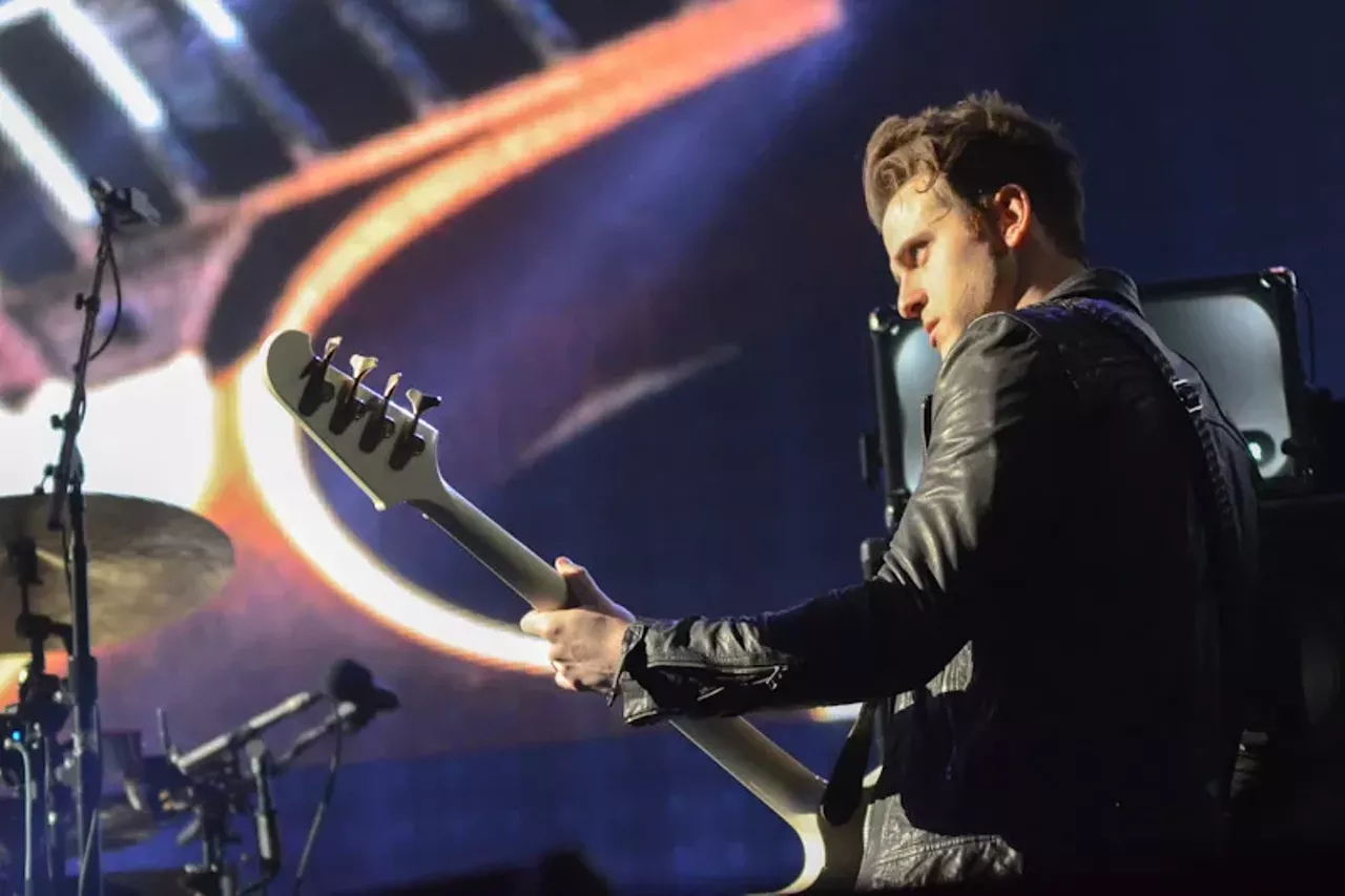 Image: 33 Great Pics From Kings Of Leon at the Palace
