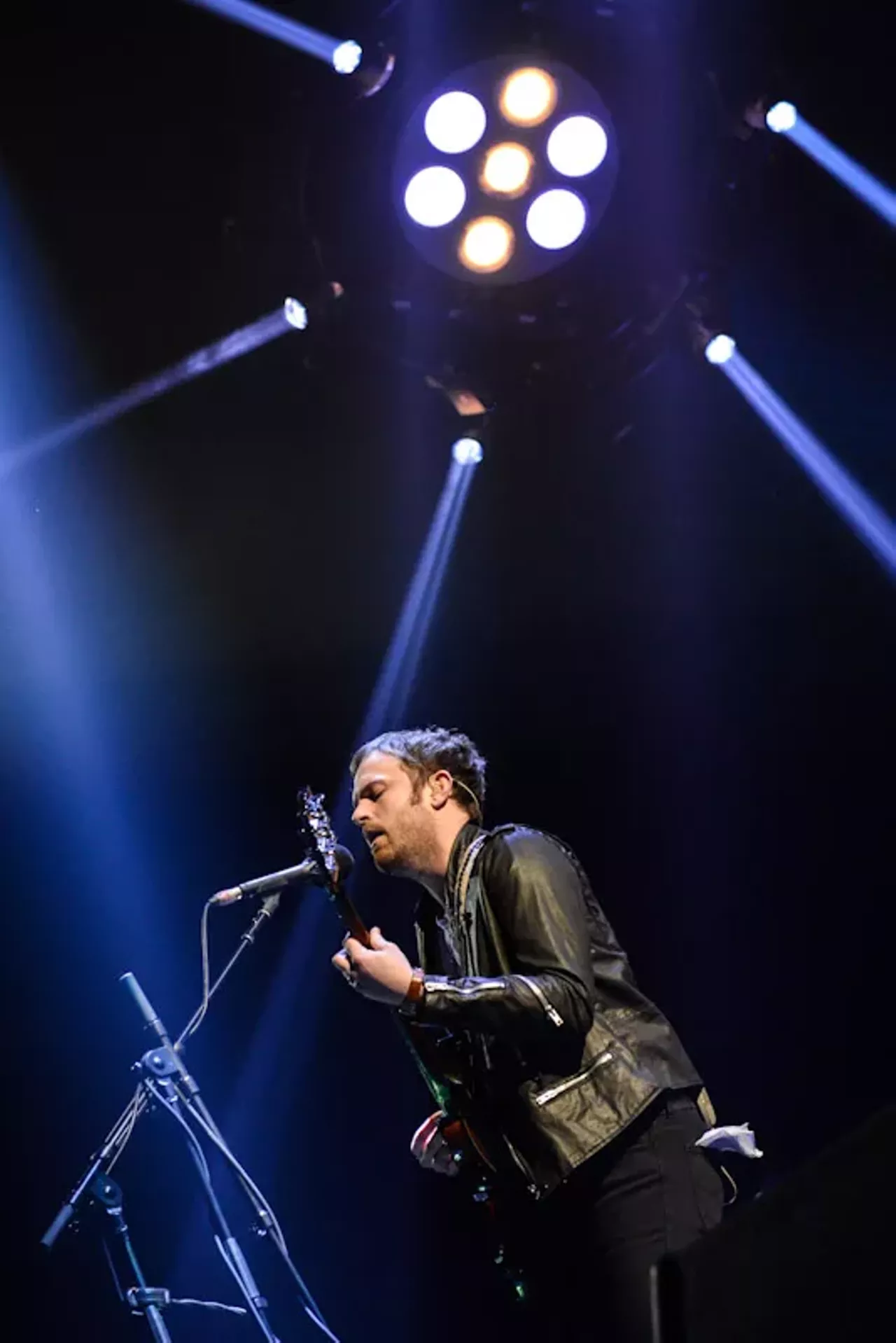 Image: 33 Great Pics From Kings Of Leon at the Palace