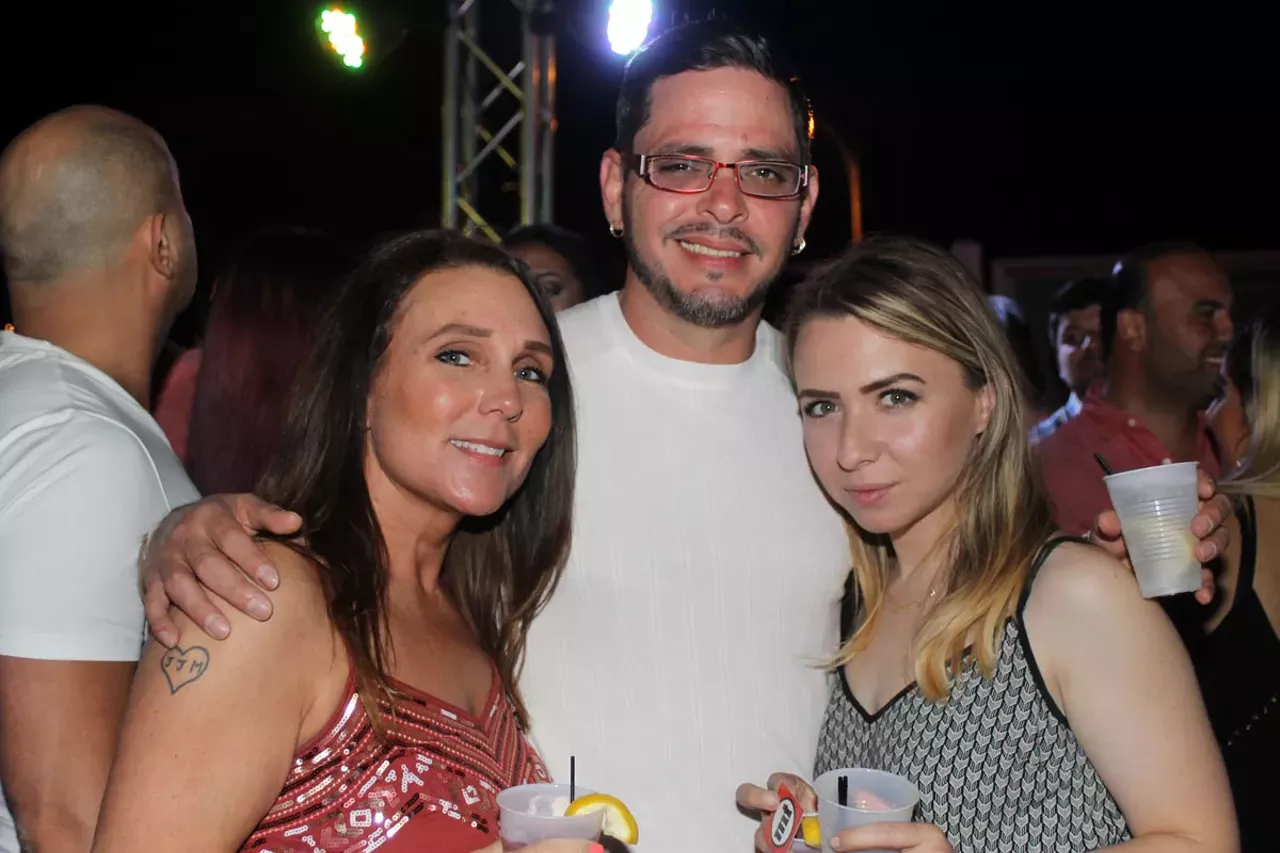 33 'merican photos from Brownie's on the Lake's pre-Memorial Day celebration