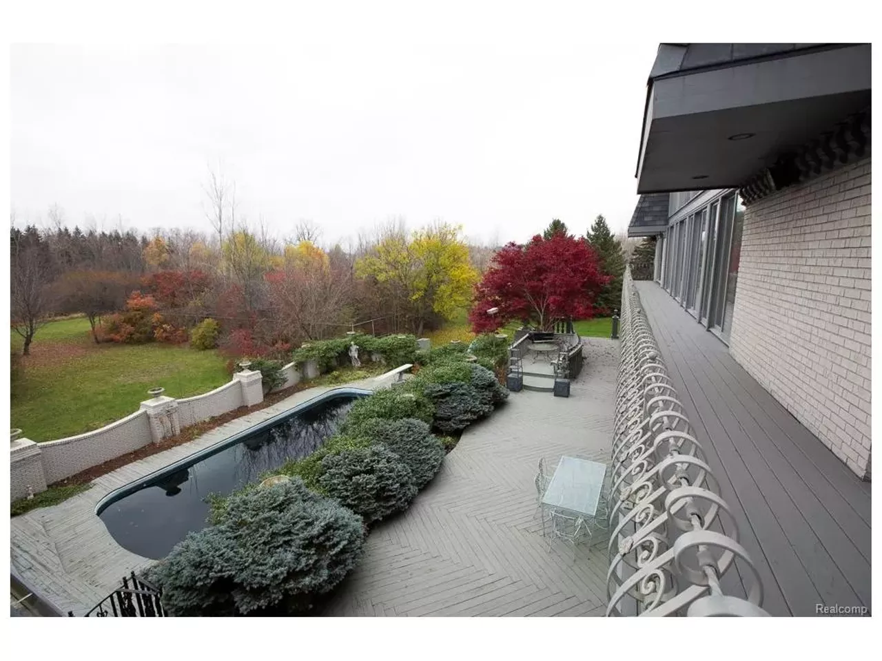 Image: 33 photos of a bizarre Genesee County mansion