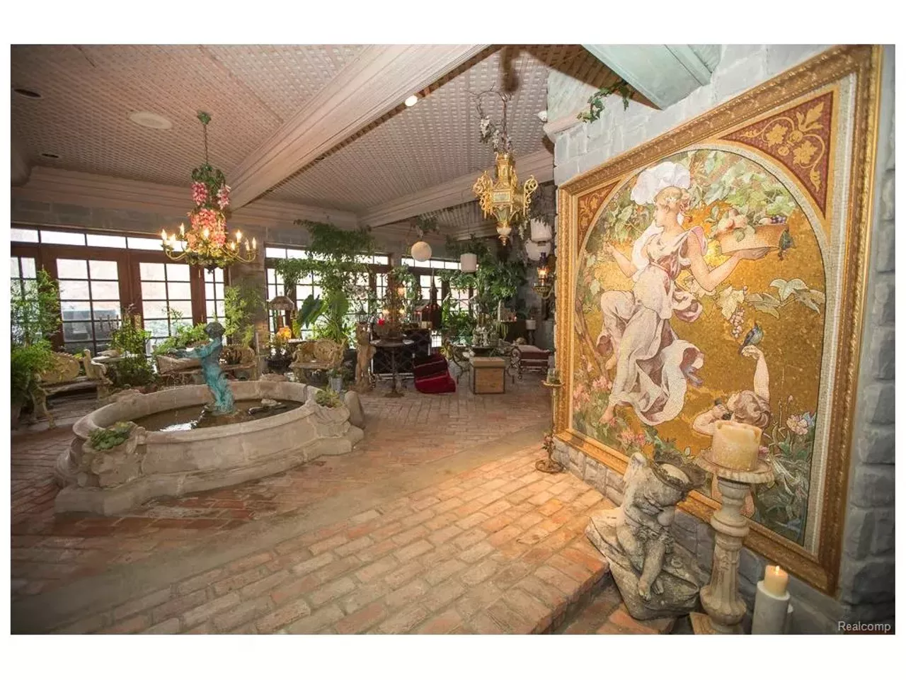 Image: 33 photos of a bizarre Genesee County mansion