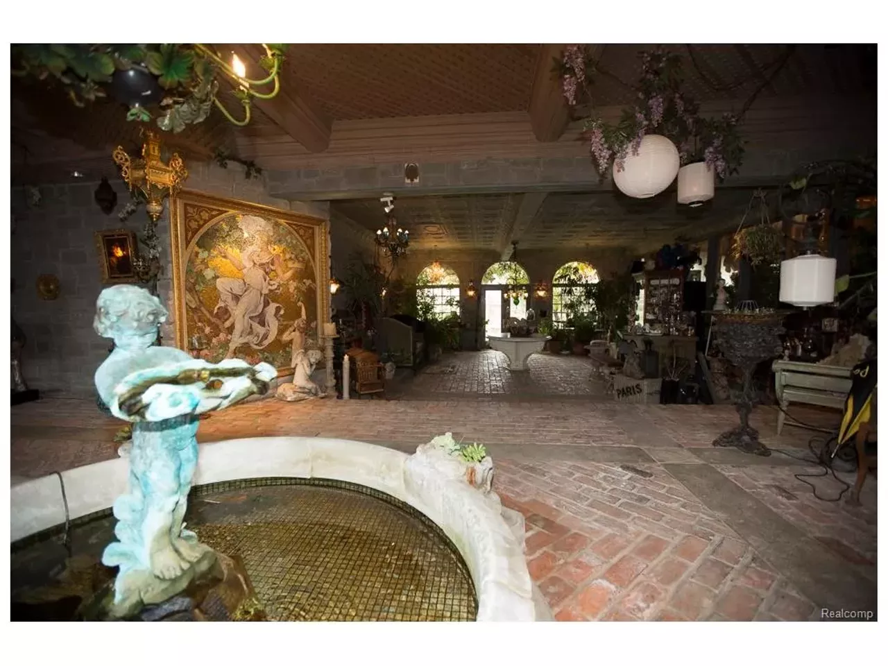 Image: 33 photos of a bizarre Genesee County mansion