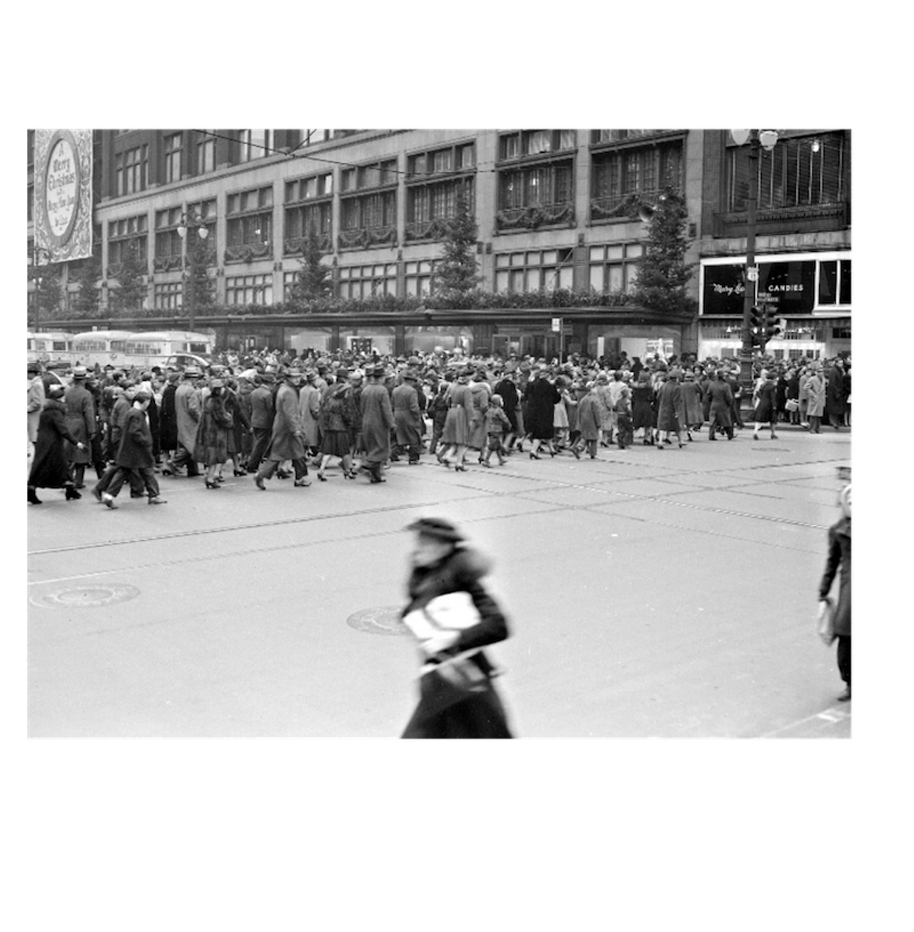 Christmas shoppers downtown. (1939) All photos courtesy of Walter P. Reuther Library, Archives of Labor and Urban Affairs, Wayne State University