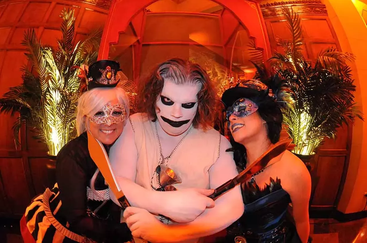 Image: 77 spine-tinglingly creepy photos from Theatre Bizarre Charity Gala