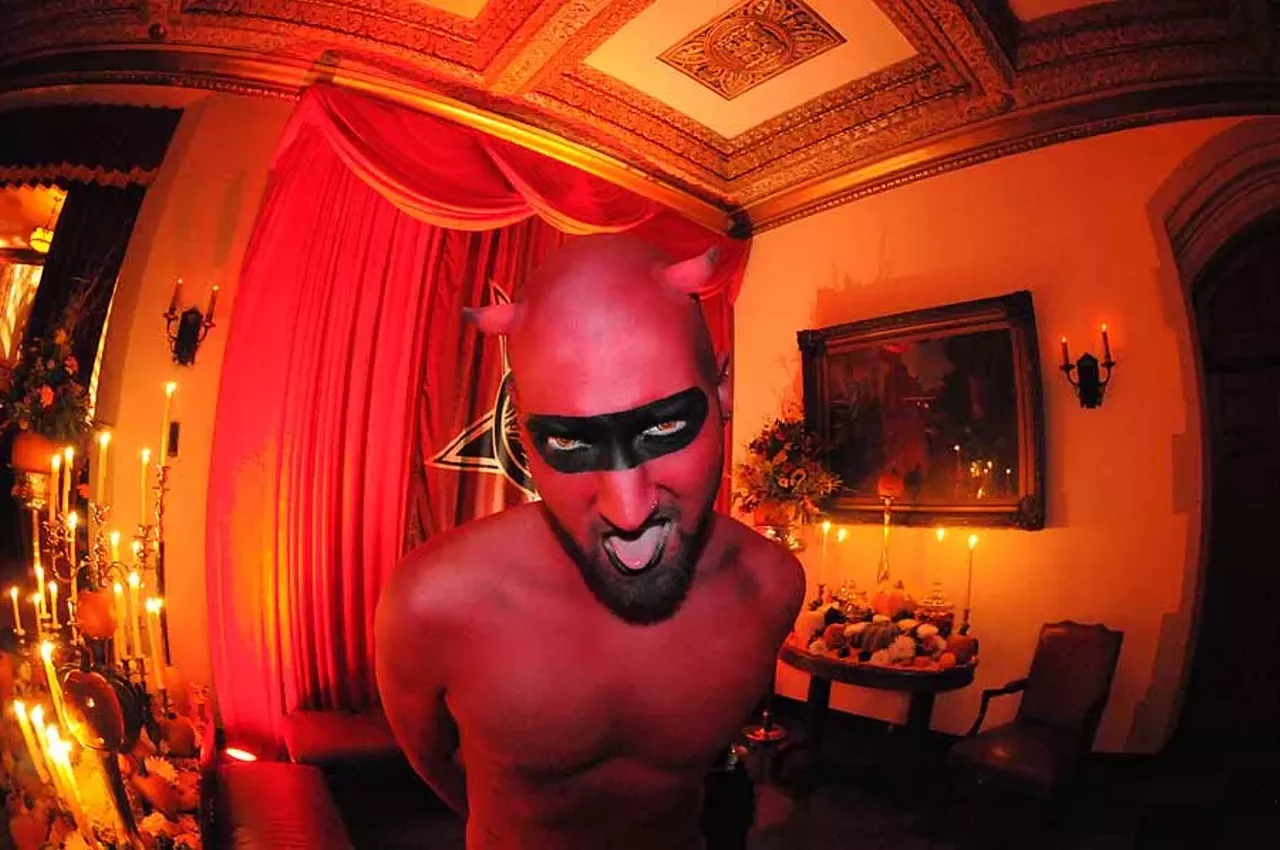 Image: 77 spine-tinglingly creepy photos from Theatre Bizarre Charity Gala