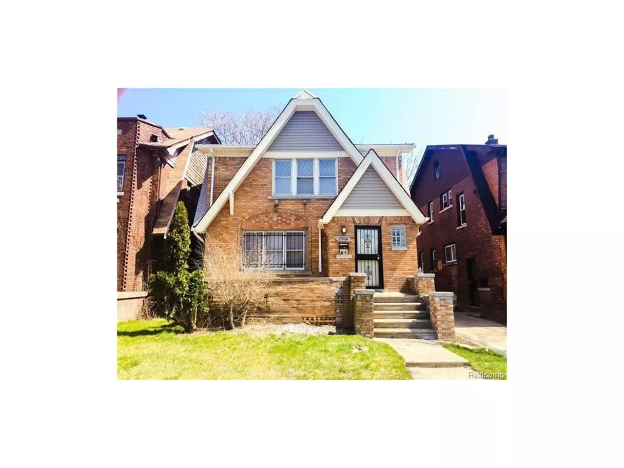 17314 Oak St, Detroit $120,000; 4 beds, 2 baths This little home on Oak St. is a great fixer-upper. There is a beautiful fireplace that is just wanting to be used for a warm fire that will warm you up in the long winter months.