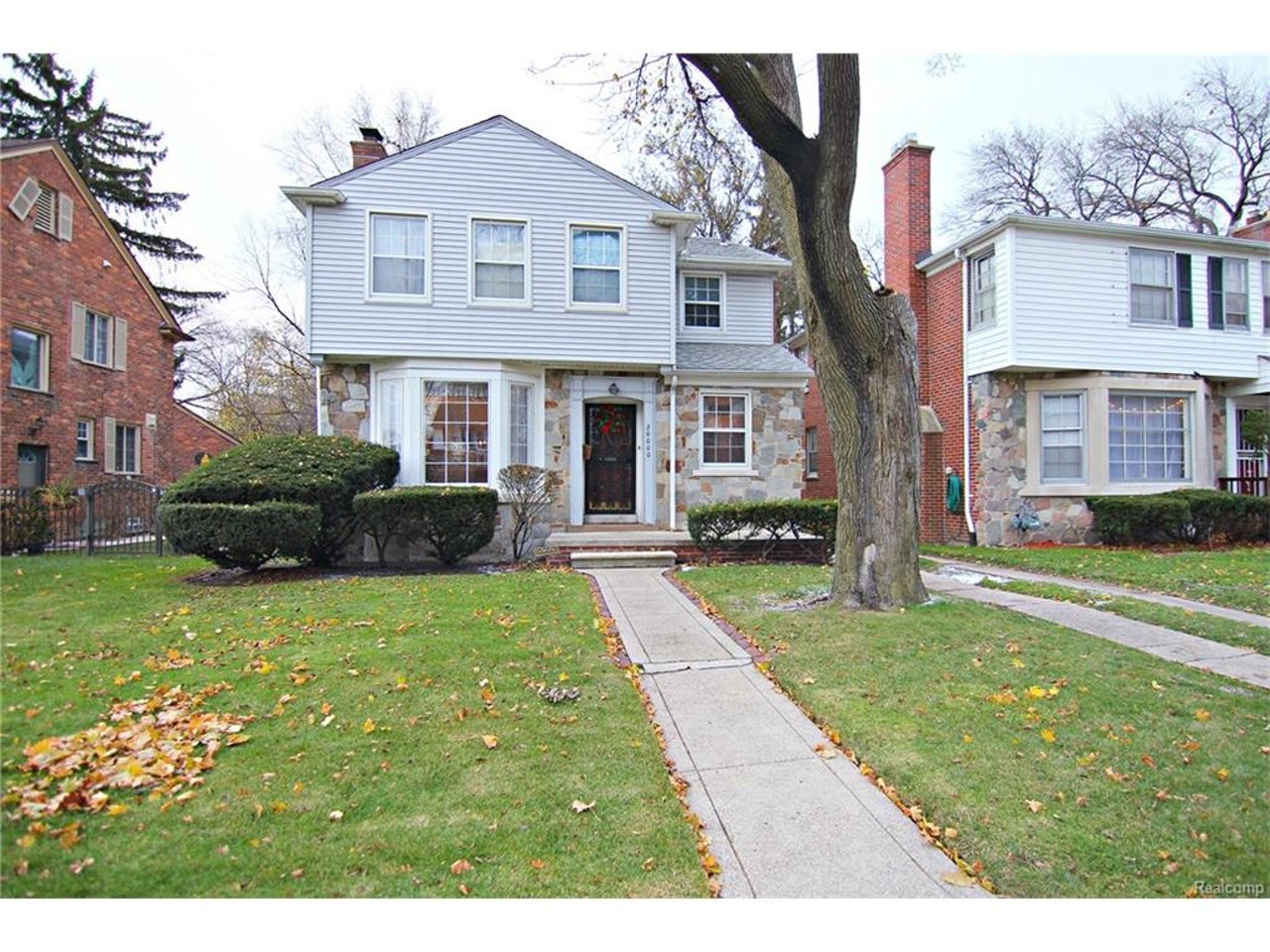 20000 Shewsbury Rd, Detroit
$170,000; 4 beds, 2.1 baths
This home has 4 bedrooms so it's perfect for a larger family. The kitchen has great appliances, and the big windows bring in some great natural sunlight to the space.