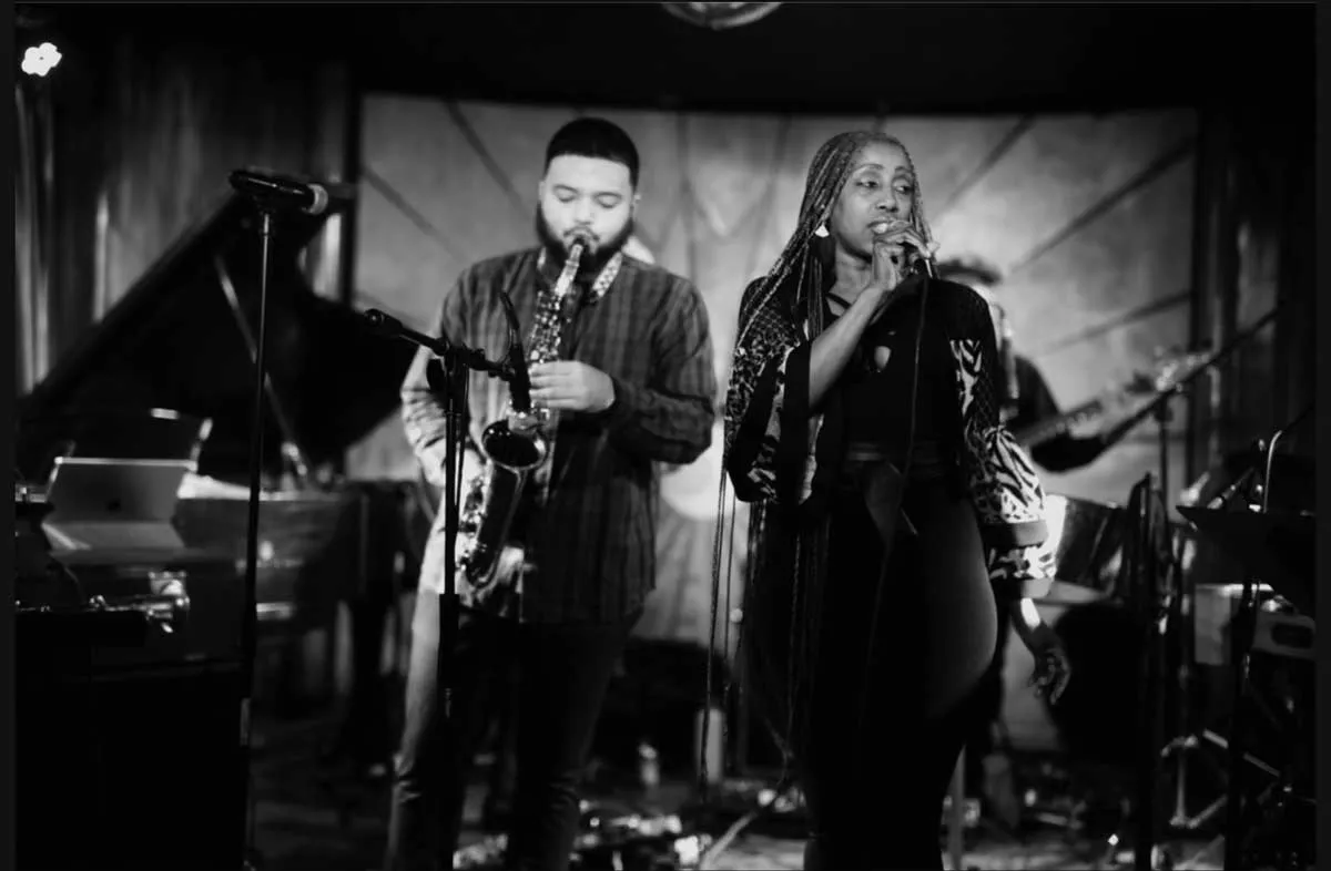 Image: Kasan Belgrave, left, performs with singer Janée Angelíque at Cliff Bell’s.