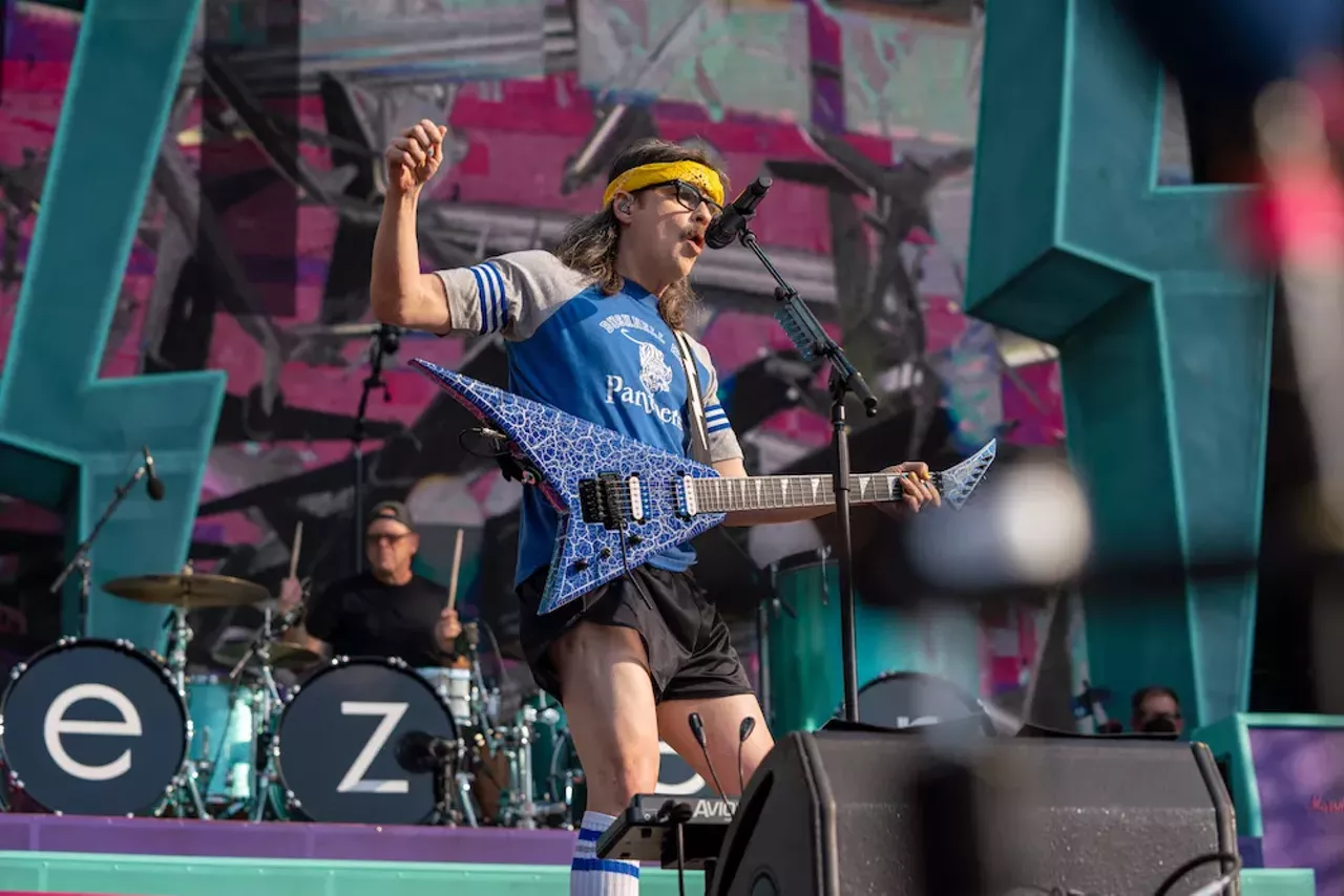 Image: All the fire and fuckery we saw at the Green Day, Weezer, and Fall Out Boy show at Comerica Park