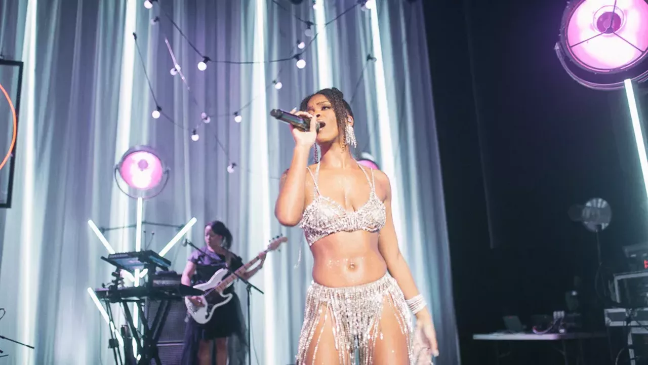 Image: Ari Lennox serenades fans at The Fillmore in Detroit