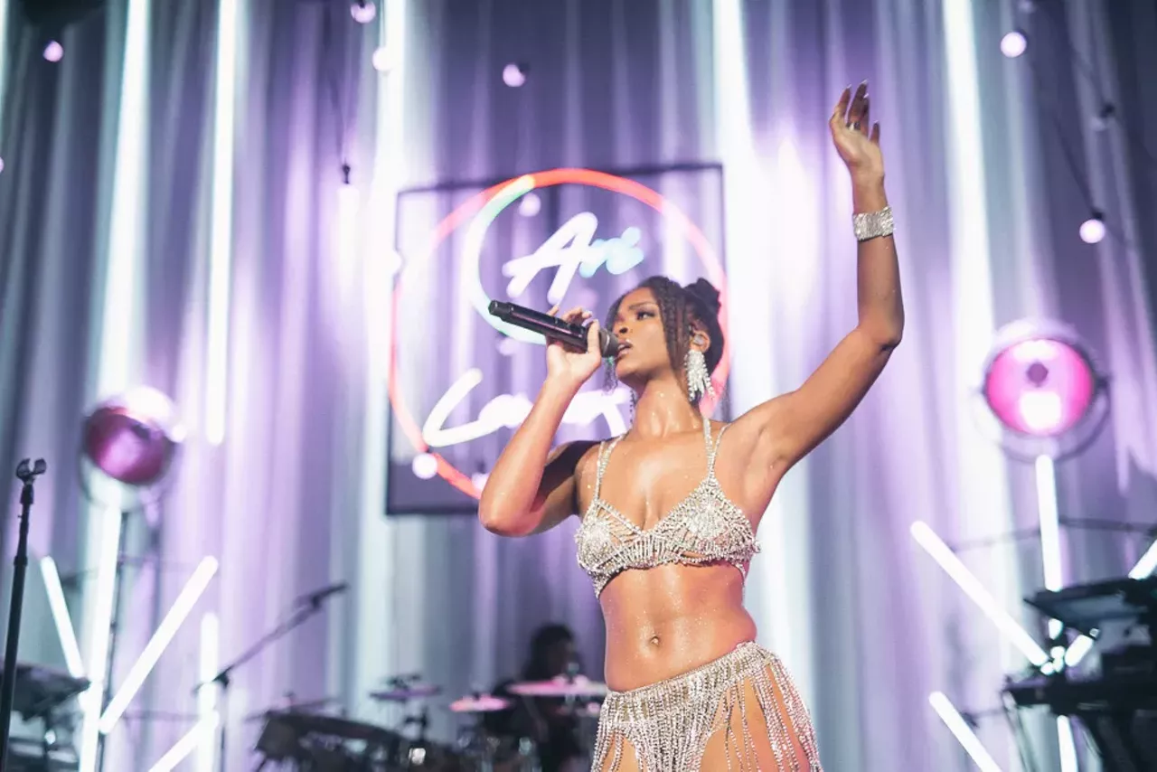 Image: Ari Lennox serenades fans at The Fillmore in Detroit