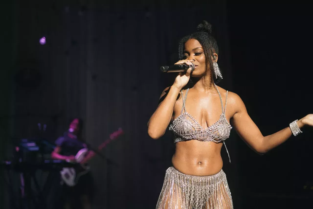 Image: Ari Lennox serenades fans at The Fillmore in Detroit