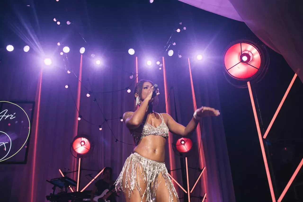 Image: Ari Lennox serenades fans at The Fillmore in Detroit