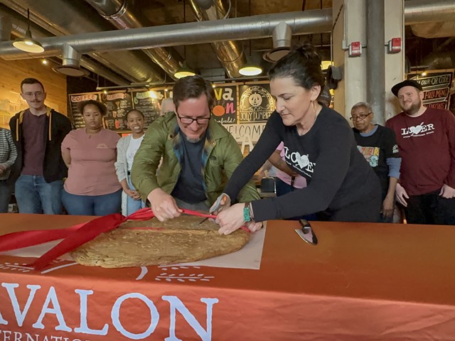 Jolly Pumpkin co-founder Jon Carlson (center left) and Avalon owner Jackie Victor (center right) cut a giant cookie at Avalon on Canfield’s grand opening.