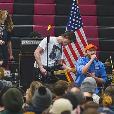 Image: Bernie Sanders draws massive crowd in Macomb County to fight oligarchy