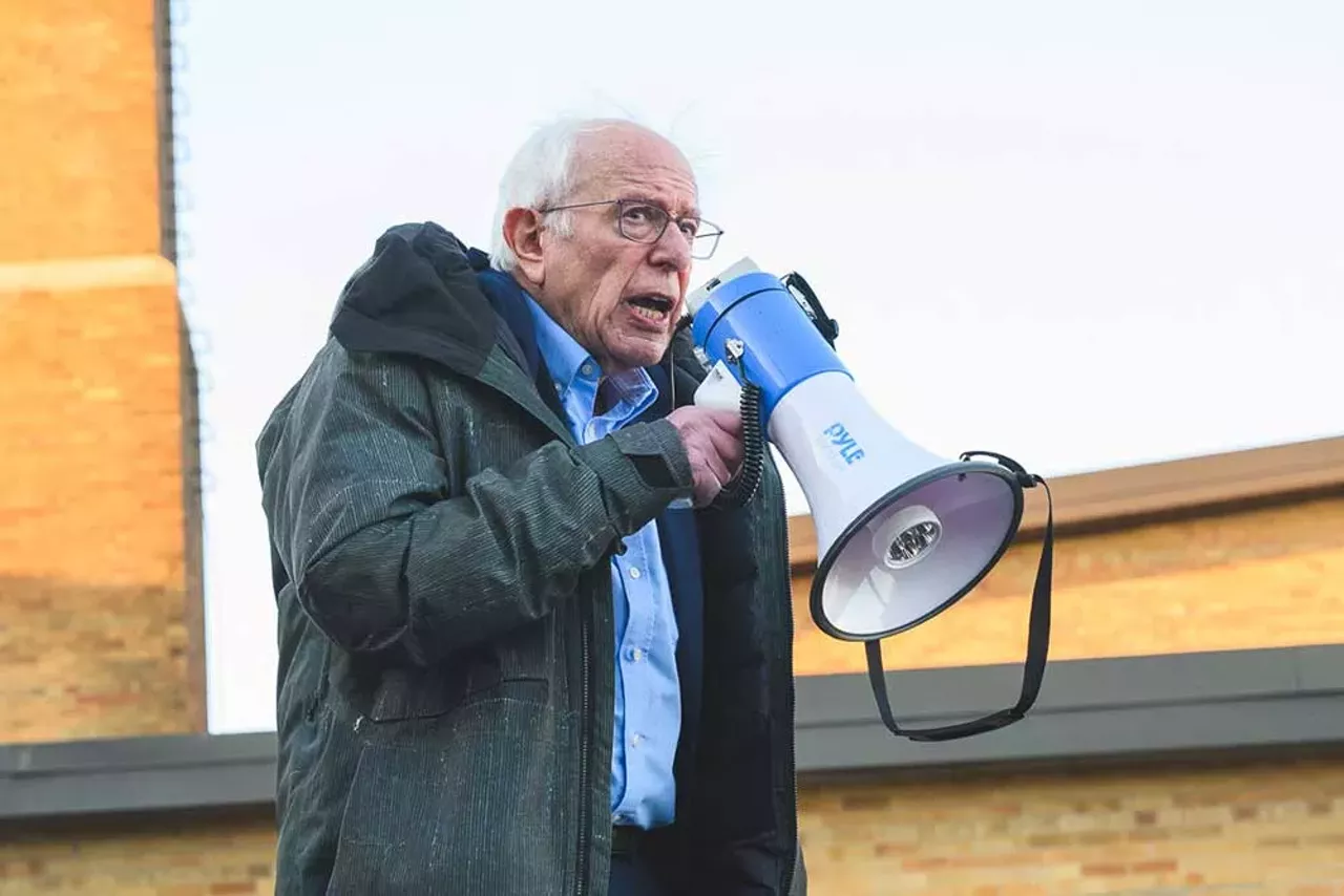 Image: Bernie Sanders draws massive crowd in Macomb County to fight oligarchy