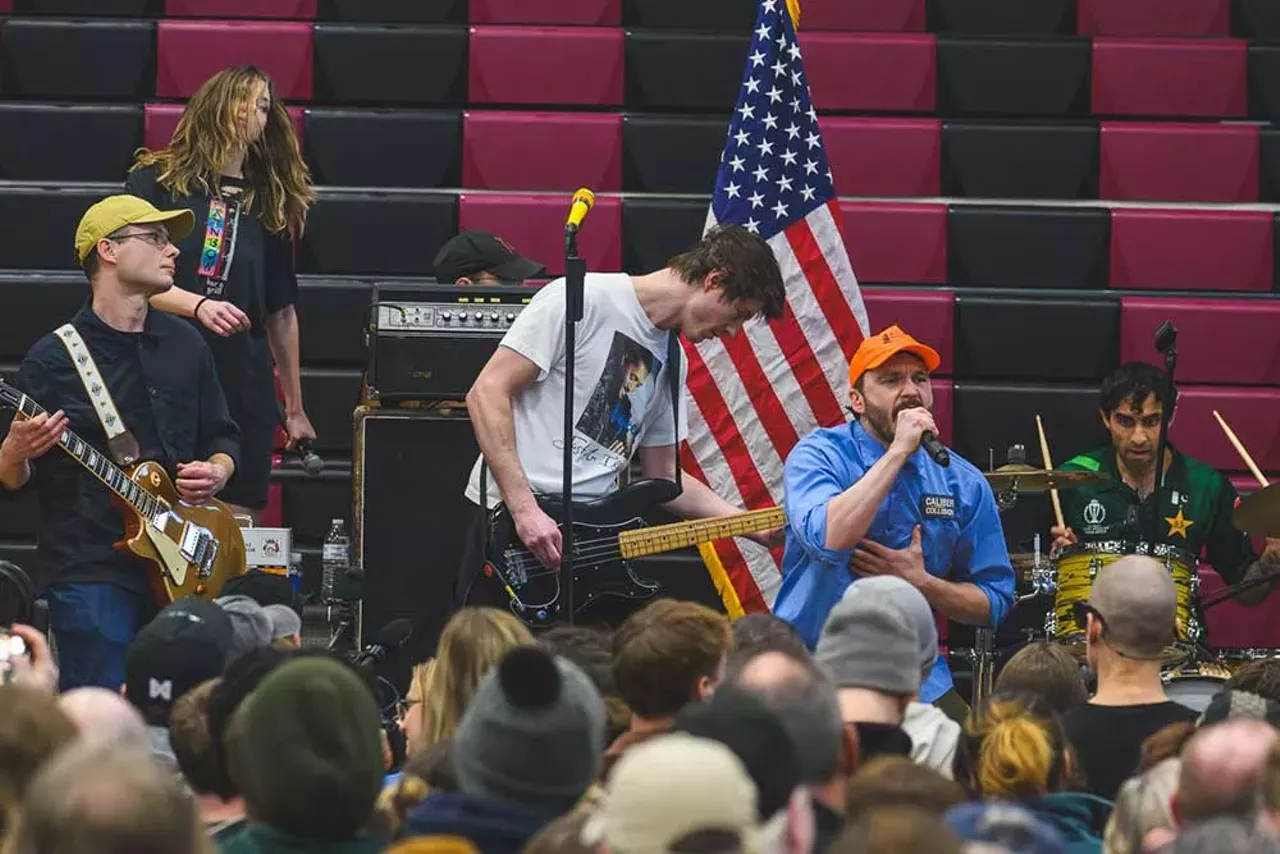 Image: Bernie Sanders draws massive crowd in Macomb County to fight oligarchy