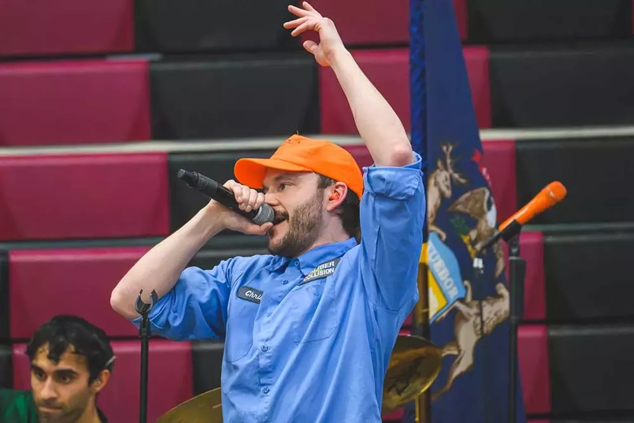 Image: Bernie Sanders draws massive crowd in Macomb County to fight oligarchy