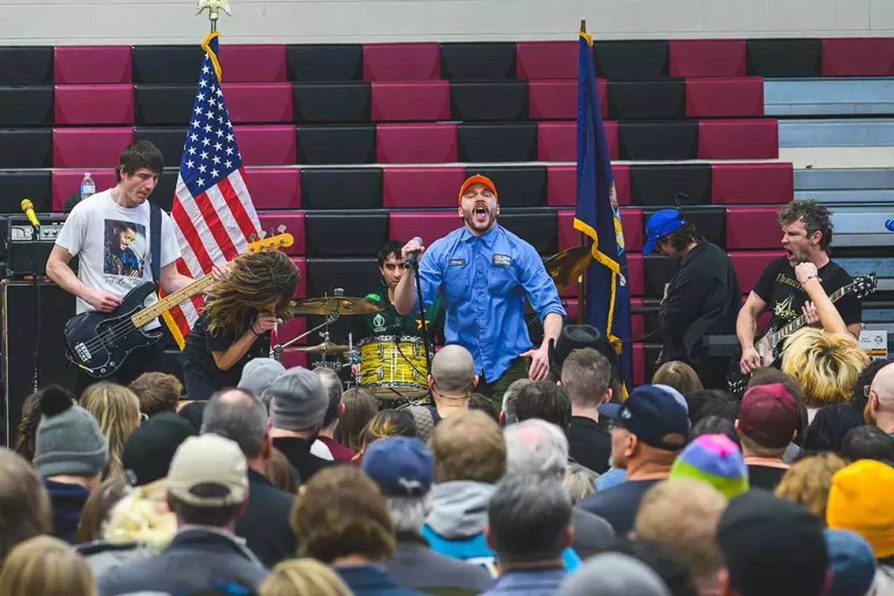 Image: Bernie Sanders draws massive crowd in Macomb County to fight oligarchy