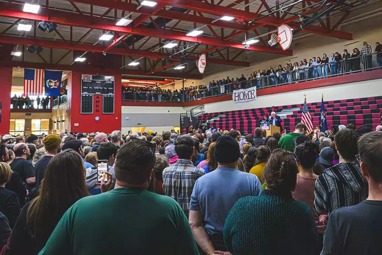 Image: Bernie Sanders draws massive crowd in Macomb County to fight oligarchy