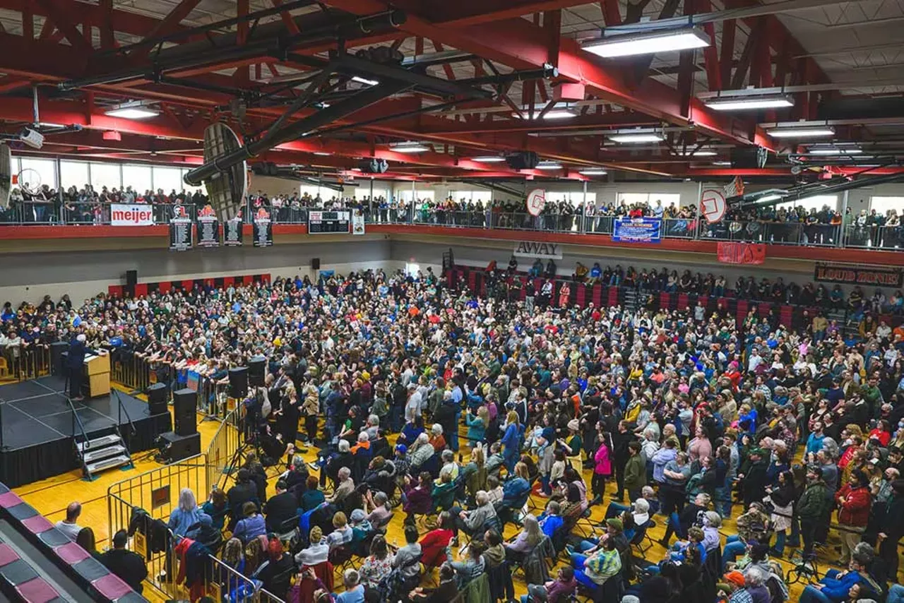 Image: Bernie Sanders draws massive crowd in Macomb County to fight oligarchy