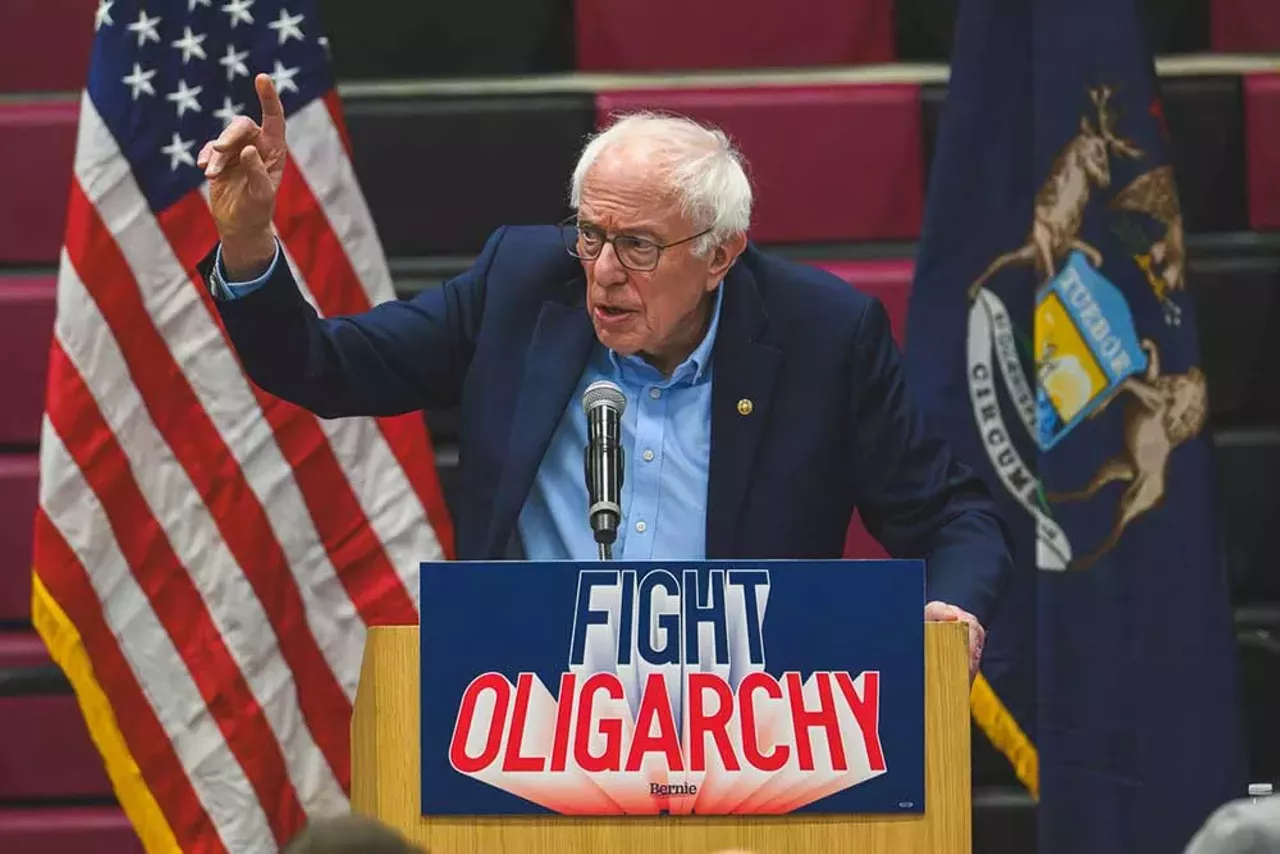 Image: Bernie Sanders draws massive crowd in Macomb County to fight oligarchy