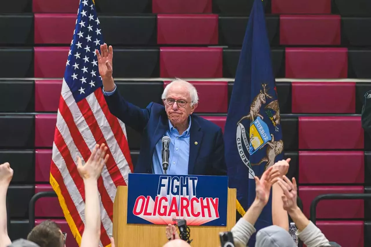 Image: Bernie Sanders draws massive crowd in Macomb County to fight oligarchy