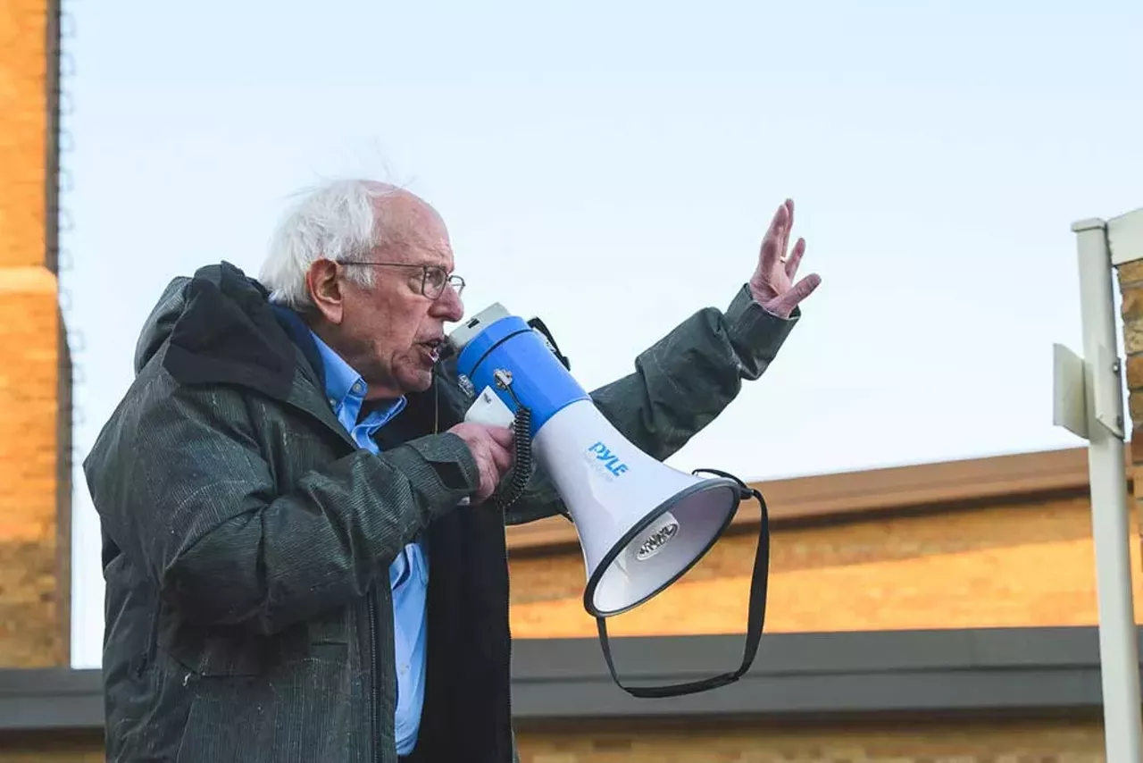 Image: Bernie Sanders draws massive crowd in Macomb County to fight oligarchy