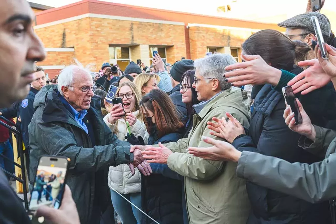 Image: Bernie Sanders draws massive crowd in Macomb County to fight oligarchy