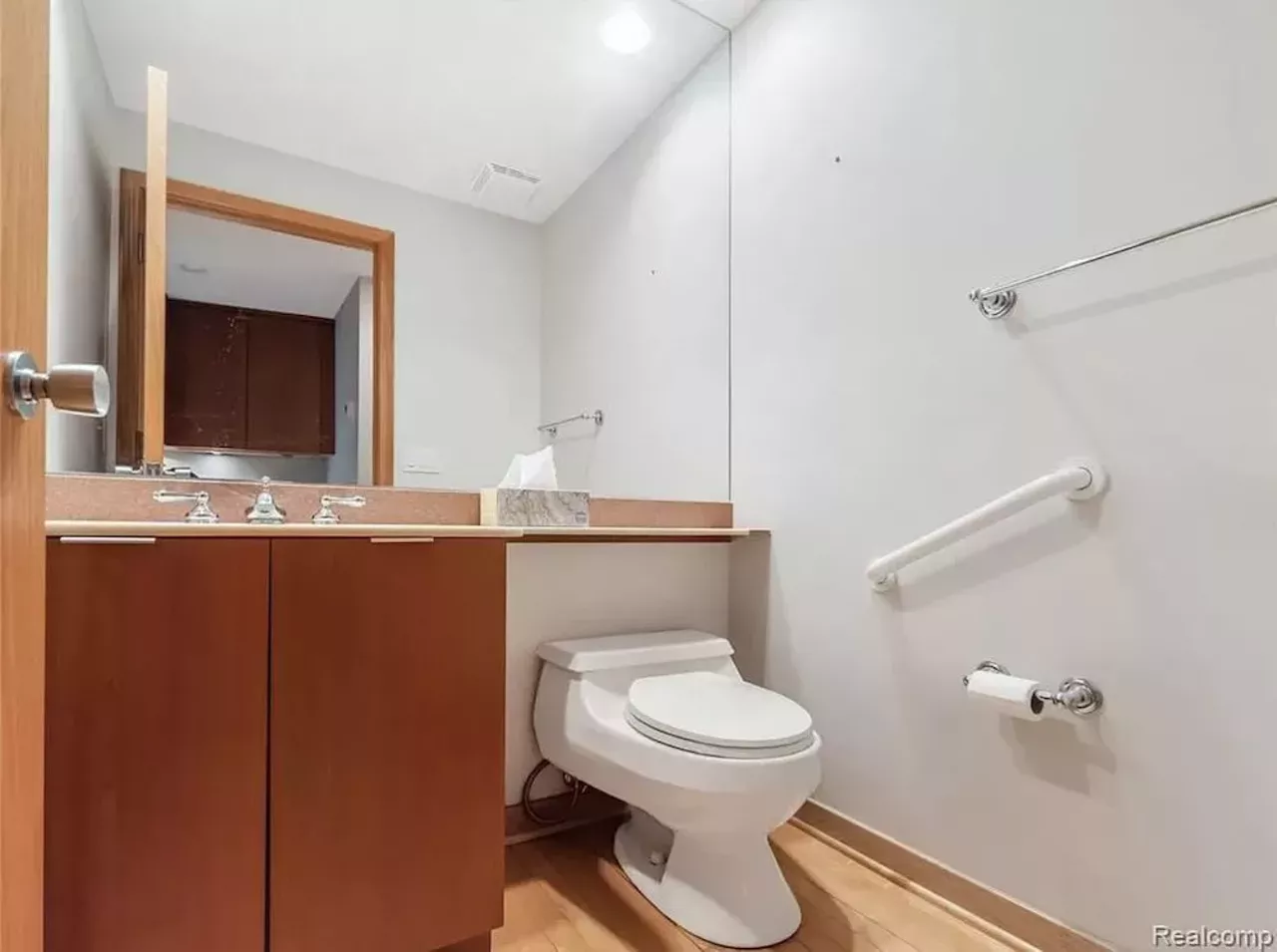 Image: Calling all plant parents &#151;&nbsp;this Franklin home has a solarium for all your leaf-bearing children