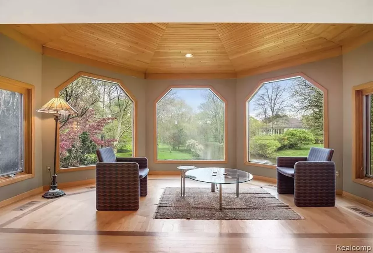 Image: Calling all plant parents &#151;&nbsp;this Franklin home has a solarium for all your leaf-bearing children