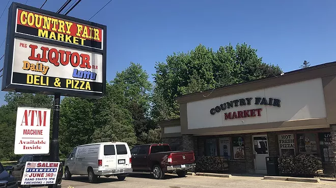 Image: Chowhound: This liquor store sells some of the best fried chicken in Michigan