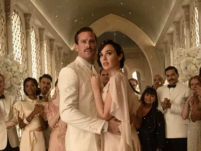 Armie Hammer and Gal Gadot (center) in Death on the Nile.