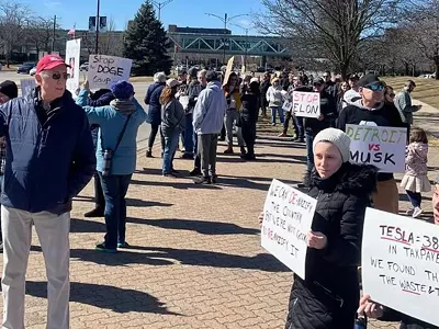 Image: Detroit-area ‘Tesla Takedown’ aims to peacefully protest ‘robber baron’ Elon Musk