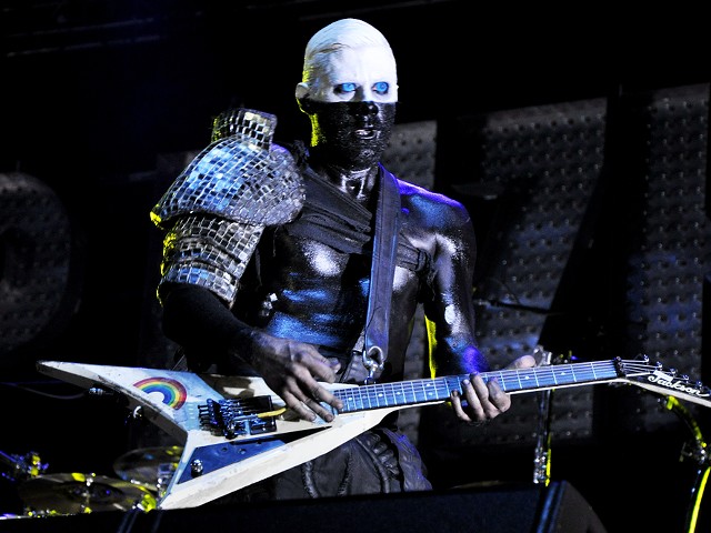 Wes Borland performing with Limp Bizkit in 2011.