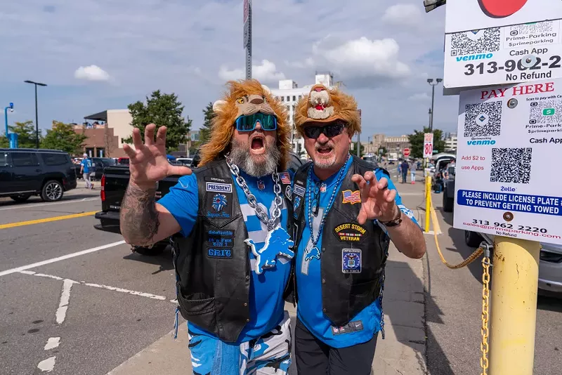 Image: Detroit Lions fans show team spirit at first home game of the season