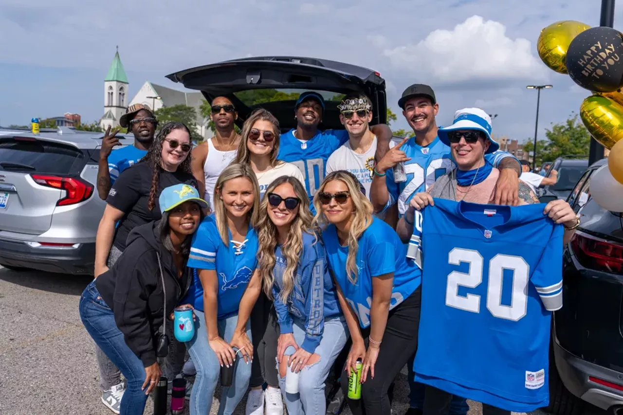 Image: Detroit Lions fans show team spirit at first home game of the season