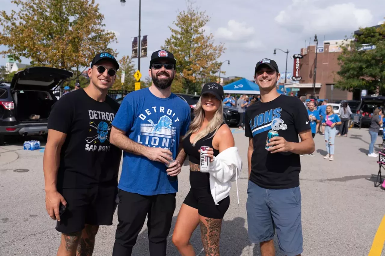 Image: Detroit Lions fans show team spirit at first home game of the season