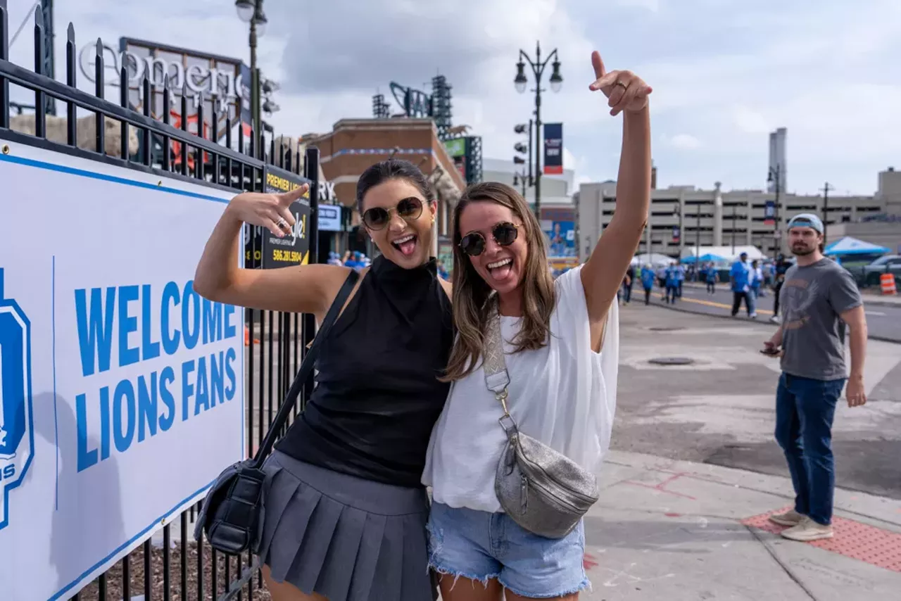 Image: Detroit Lions fans show team spirit at first home game of the season
